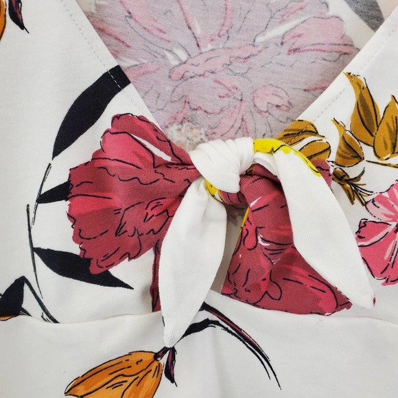 Guess Celina tie front crop top low cut NWT - Picture 4 of 9